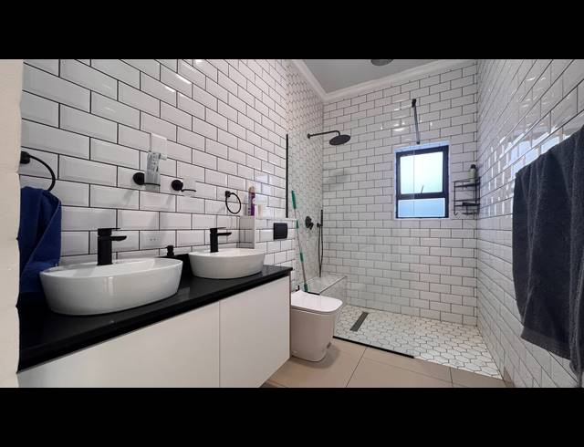 5 BEDROOM HOUSE FOR SALE IN MALMESBURY RURAL